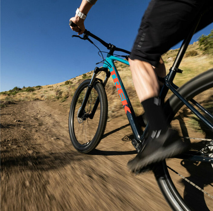 Bicykel Trek Marlin 7 Teal to Nautical Navy Fade 2023