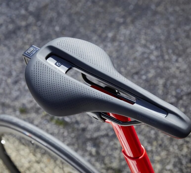 Sedlo Bontrager Commuter Comp black