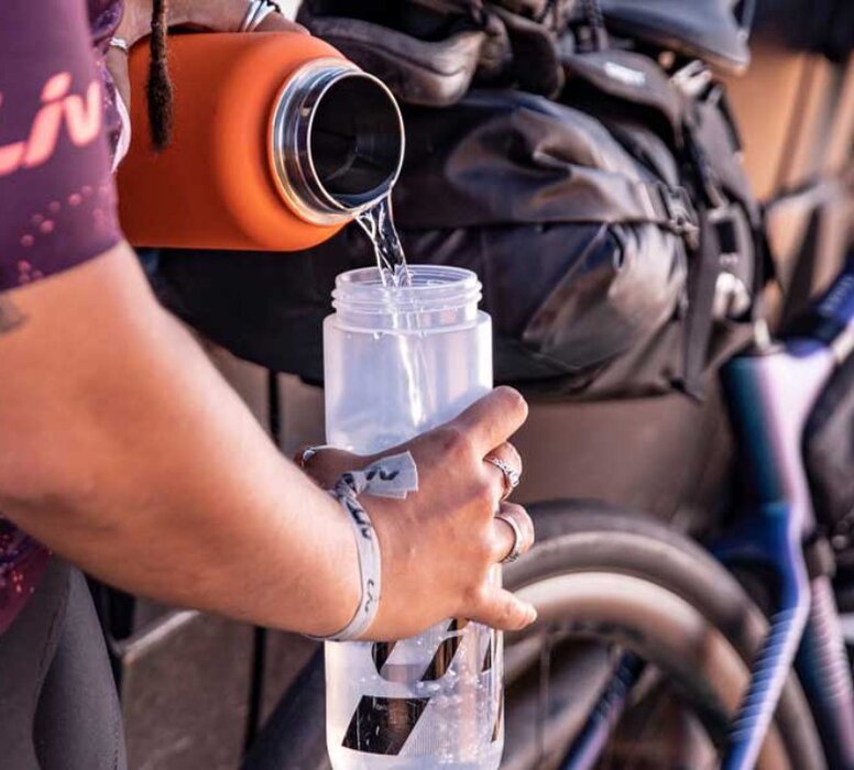 Fľaša Liv Doublespring 600 ml White/Purple/Blue