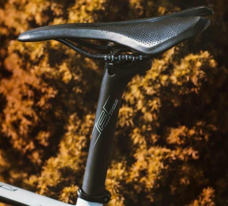 Sedlo Force Roy Hole + Športové Čierna Mat/Les