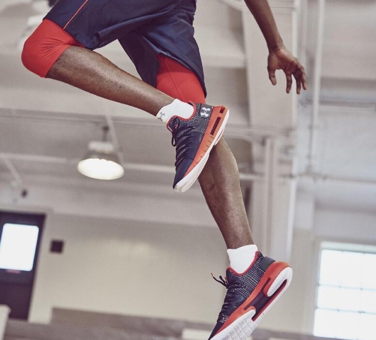 Pánske krátke nohavice Under Armour Speedpocket 5" Short Fox/Jet Gray