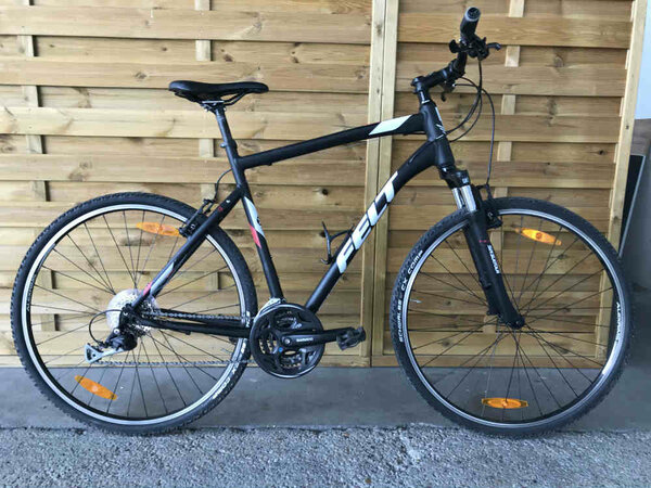 Bazárový bicykel Felt X70 Black