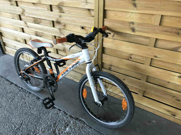 Bazárový detský bycikel RockMachine Surge