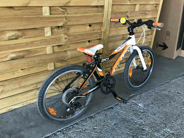 Bazárový detský bycikel RockMachine Surge