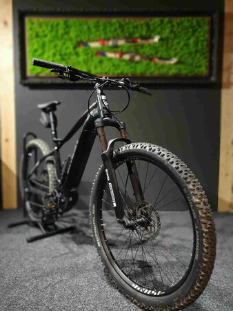 Testovaný E-Bike Ghost Hybride HTX Y2.7+ Jet Black Star White 2020