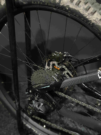 Testovaný E-Bike Ghost Hybride HTX Y2.7+ Jet Black Star White 2020