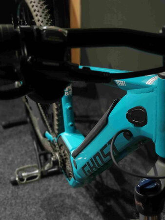 Testovaný E-Bike Ghost Teru Power Tube B5.9 ELECTRIC BLUE/JET BLACK/STAR WHITE 2020