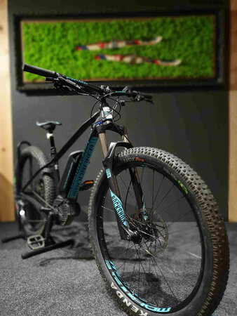 Testovaný E-Bike MONDRAKER E-Prime + 27,5, BLACK/LIGHT BLUE 2018