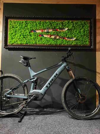 Testovaný E-Bike Trek Powerfly fs 4 G2 EU Black 2020