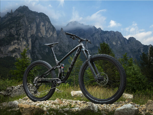 Bicykel Trek Fuel EX 8 XT Matte Dnister Gloss Trek Black 2020