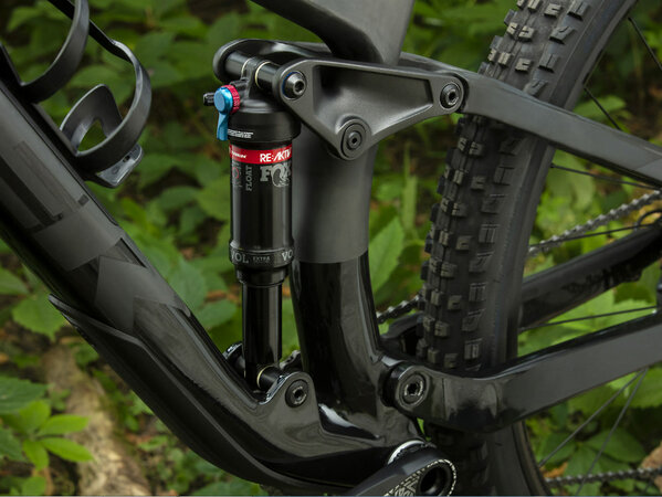 Bicykel Trek Fuel EX 9.7 Matte Raw Carbon Gloss Trek Black 2020