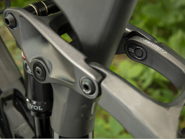 Bicykel Trek Fuel EX 9.7 Matte Raw Carbon Gloss Trek Black 2020