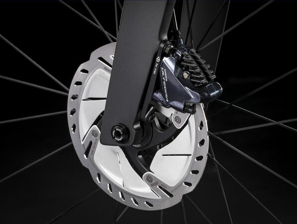 Bicykel Trek Madone SL 7 Disc Matte Black/Gloss Alpine Blue 2020