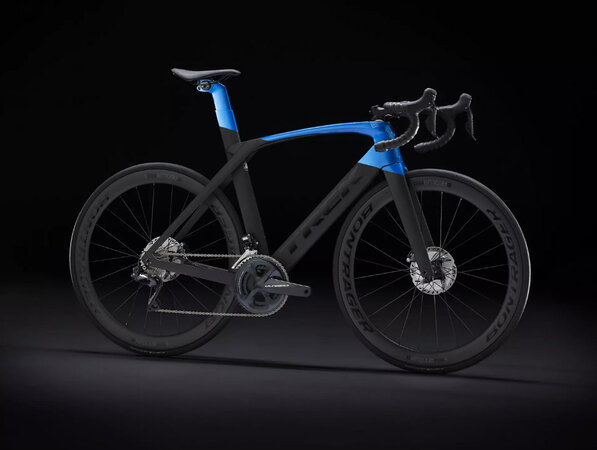 Bicykel Trek Madone SL 7 Disc Matte Black/Gloss Alpine Blue 2020
