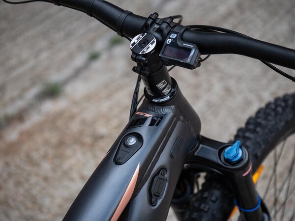 Elektrobicykel GT E-Force Current Gun 2020