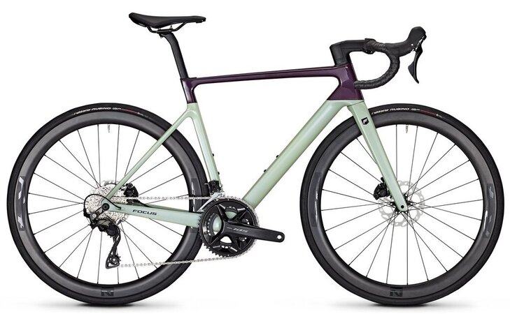 Bicykel Focus Izalco Max 8.8 Darkviolet Glossy/Skygrey Glossy 2025