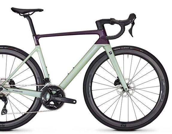 Bicykel Focus Izalco Max 8.8 Darkviolet Glossy/Skygrey Glossy 2025