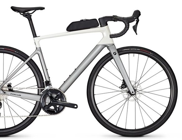 Bicykel Focus Paralene 8.7 White Glossy/Silver Glossy 2025