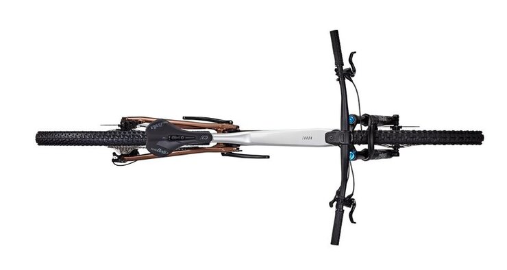 Bicykel Focus Thron 6.9 Nepalsilver/Platinumbronze 2025