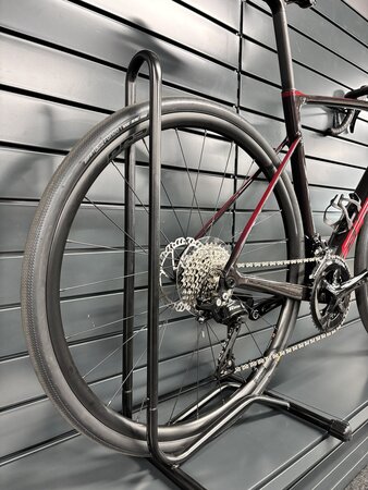 Testovaný bicykel Giant Defy Advanced 2 Tiger Red 2024