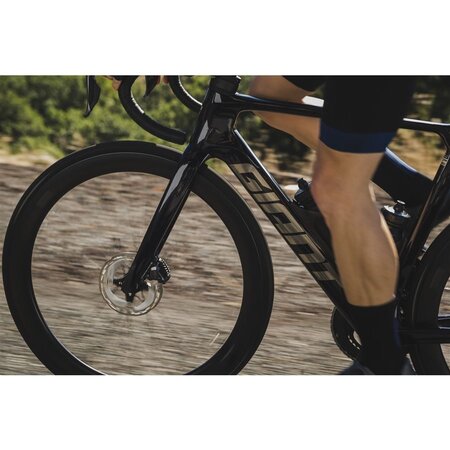 Bicykel Giant Propel Advanced Pro 0-Di2 Black Currant 2024