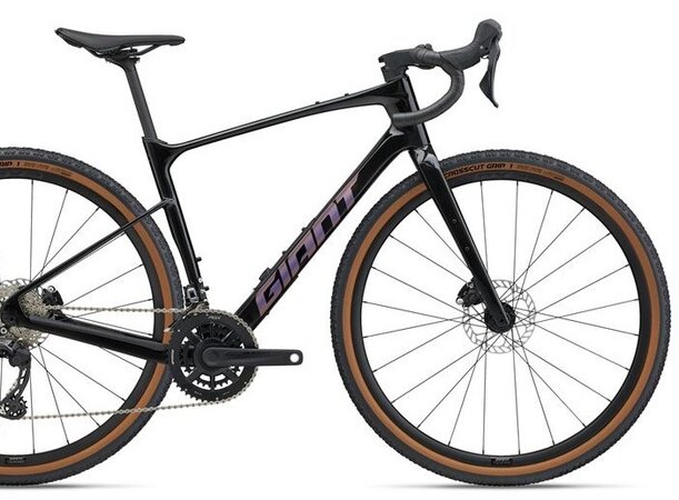 Bicykel Giant Revolt Advanced 2 Carbon Smoke 2025