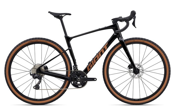 Bicykel Giant Revolt Advanced 2 Carbon Smoke 2026