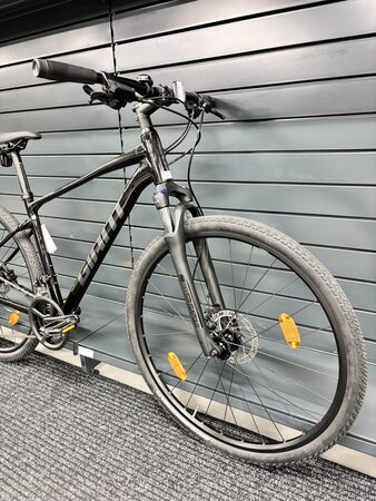 Testovaný bicykel Giant Roam 2 Disc Black 2023