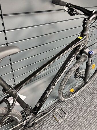 Testovaný bicykel Giant Roam 2 Disc Black 2023