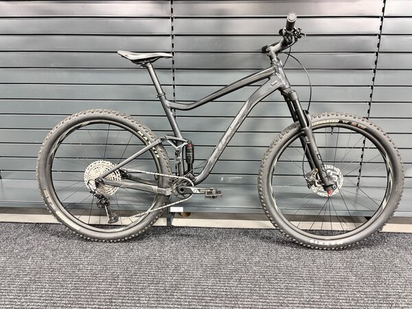 Testovaný bicykel Giant Stance 2 Knight Shield 2023