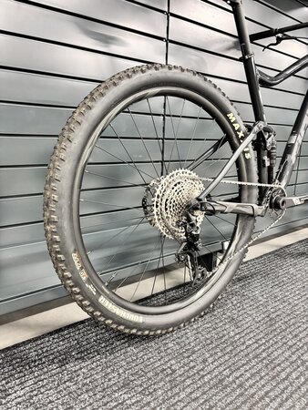 Testovaný bicykel Giant Stance 2 Knight Shield 2023