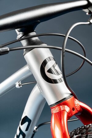 Bicykel Kellys Naga Air 90 DSC Chrome Grey 2026