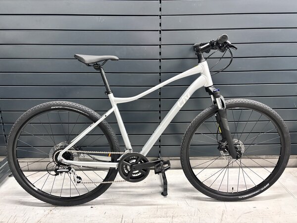 Testovaný bicykel Liv Rove 3 DD Silver 2024