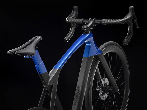 Bicykel Trek Madone SL 7 Matte Black/Gloss Alpine Blue 2021