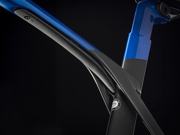 Bicykel Trek Madone SL 7 Matte Black/Gloss Alpine Blue 2021