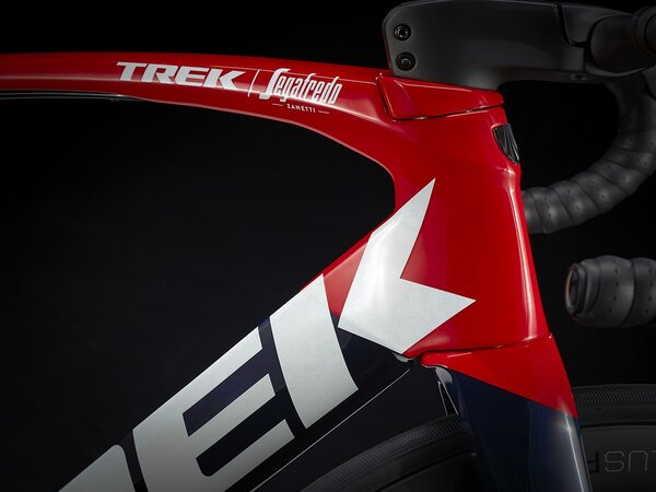 Bicykel Trek Madone SLR 6 Disc Navy Carbon Smoke/Viper Red 2021