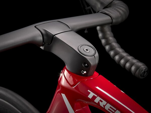 Bicykel Trek Madone SLR 6 Disc Navy Carbon Smoke/Viper Red 2021