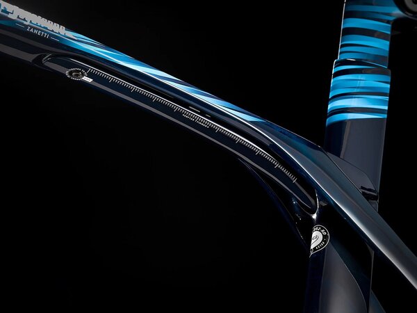 Bicykel Trek Madone SLR 6 Disc Blue/Smoke 2021