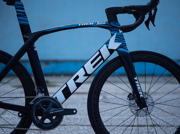 Bicykel Trek Madone SLR 6 Disc Blue/Smoke 2021