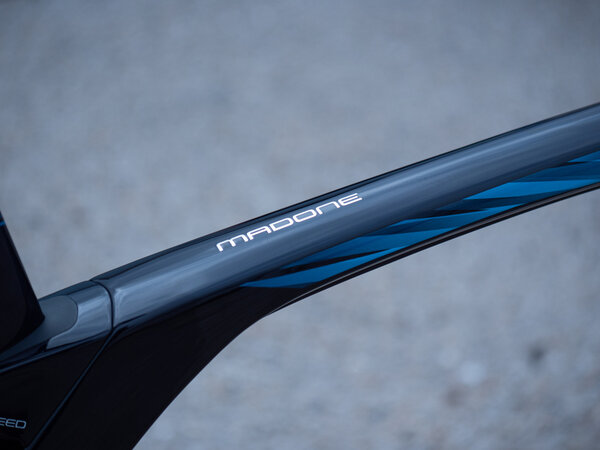 Bicykel Trek Madone SLR 6 Disc Blue/Smoke 2021