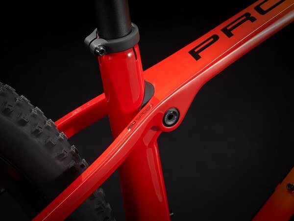 Bicykel Trek Procaliber 9.5 Marigold to Radioactive Red Fade 2021