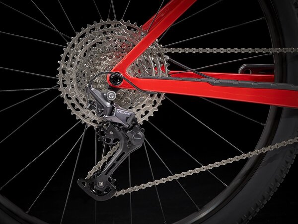 Bicykel Trek Procaliber 9.5 Marigold to Radioactive Red Fade 2021