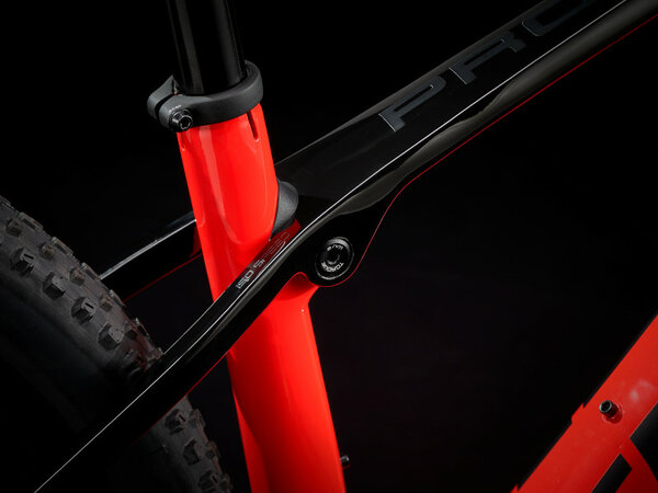 Bicykel Trek Procaliber 9.6, Radioactive Red/Trek Black 2021