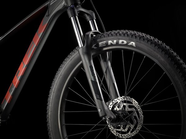 Bicykel Trek Roscoe 6 Lithium Grey/Cobra Blood 2021