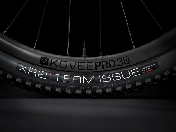 Bicykel Trek Supercaliber 9.8 GX Matte Raw Carbon/Gloss Trek Black 2021