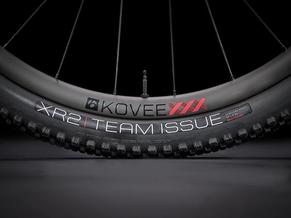 Bicykel Trek Supercaliber 9.9 XX1 Matte Raw Carbon/Gloss Trek Black 2021