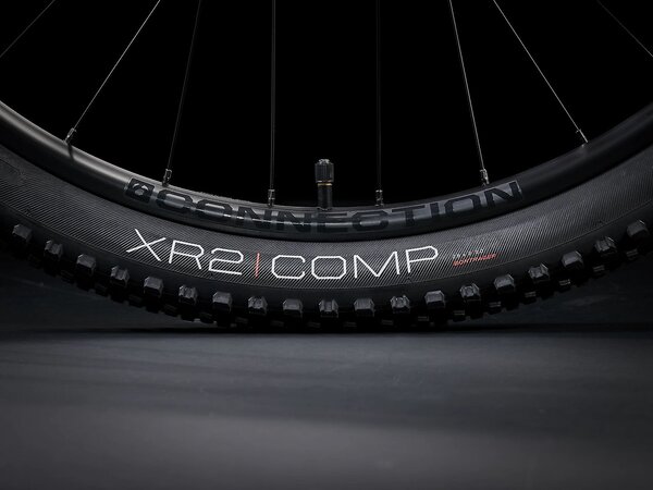 Bicykel Trek Marlin 6 Rage Red to Dnister Black Fade 2022