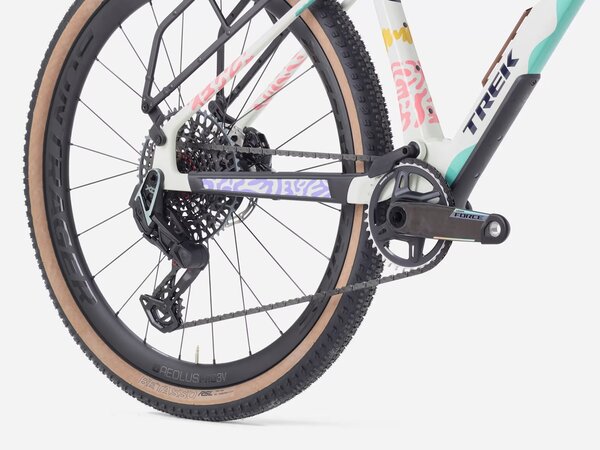 Bicykel Trek CheckOUT SL 7 Era White/Blue Sage 2026