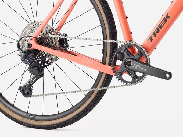 Bicykel Trek Checkpoint ALR 4 Living Coral 2026