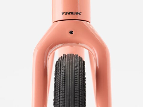 Bicykel Trek Checkpoint ALR 4 Living Coral 2026
